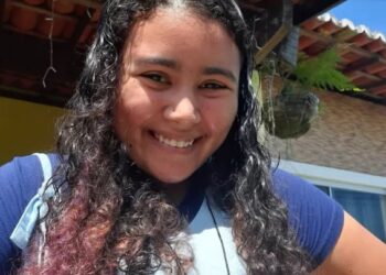 A jovem com autismo aprovada em medicina que derruba mitos sobre a condição no TikTok