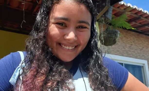 A jovem com autismo aprovada em medicina que derruba mitos sobre a condição no TikTok