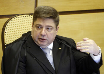 Ministro do TSE ordena que seja excluído das redes vídeo em que Lula chama Bolsonaro de genocida