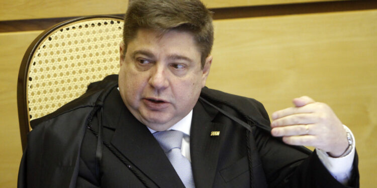 Ministro do TSE ordena que seja excluído das redes vídeo em que Lula chama Bolsonaro de genocida