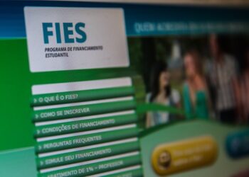 EducaçãoEducaçãoFies: pré-selecionados devem enviar informações até esta sexta-feira