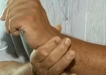 PMs ferem idoso que tentou impedir que entrassem em seu hotel sem ordem judicial