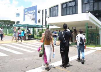 Aberto prazo para comprovar informações do ProUniNesta edição, programa oferece 190 mil bolsas parciais ou integrais