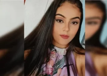 Jovem de 21 anos é assassinada em casa em GO; suspeito, companheiro está foragido