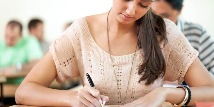 UFJF abre quase 300 vagas para cursos de graduação a distância