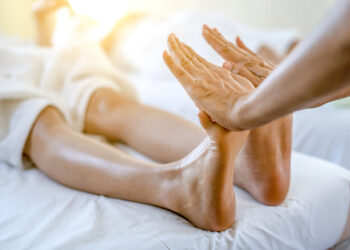 Médico se masturba em frente a funcionária de clínica durante sessão de massagem