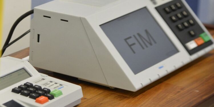 TSE autoriza inclusão de nove militares em inspeção da urna eletrônica