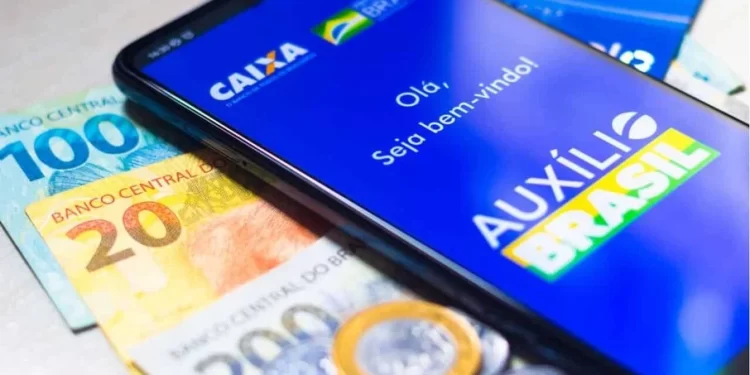 Consignado do Auxílio Brasil: o que pensa quem vai pegar empréstimo e quem vai passar longe