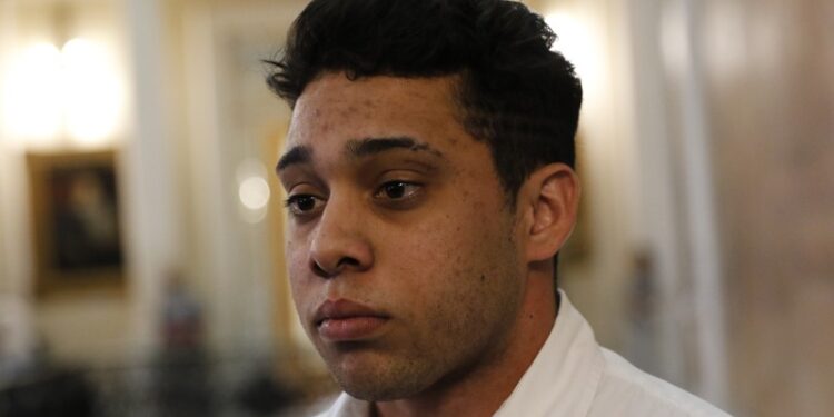 Câmara do Rio cassa mandato de Gabriel Monteiro