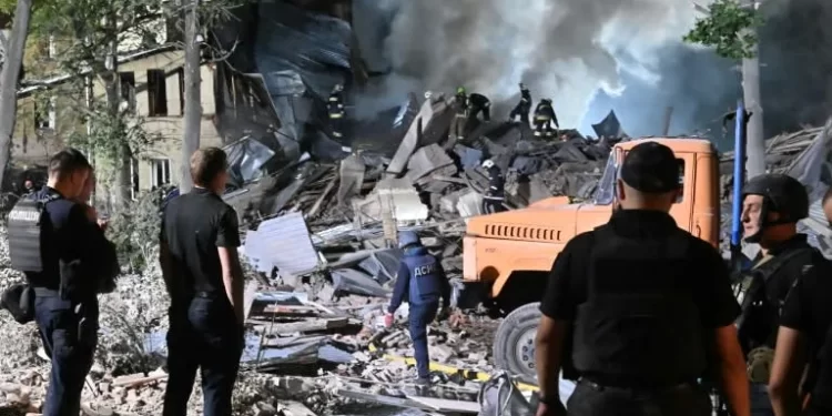 Bombardeios russos deixam 4 mortos na cidade ucraniana de Kharkiv