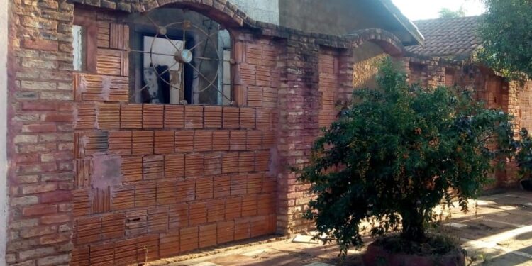 Casa pega fogo e idosa morre queimada em Campo Grande