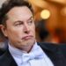O investidor que processa Elon Musk por defesa de criptomoeda que desabou