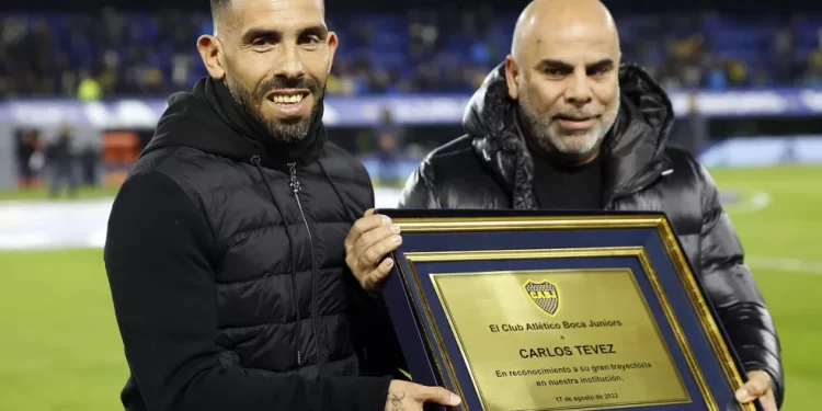 Tévez é homenageado pelo Boca Juniors em volta à Bombonera