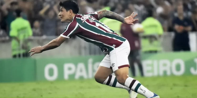Arias interrompe entrevista de Cano e pede convocação do atacante do Fluminense à seleção argentina