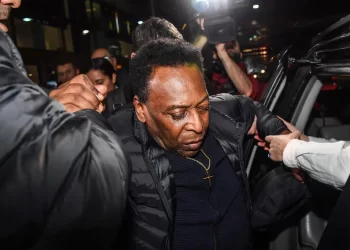Pelé é internado em São Paulo e situação preocupa os médicos