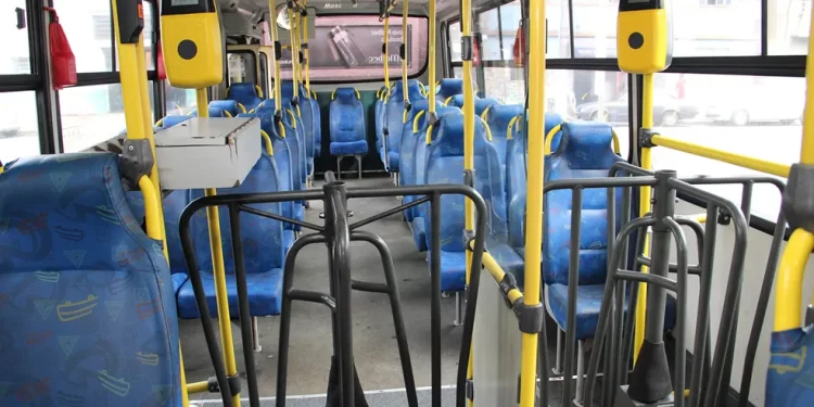 Mulher é presa por injúria racial praticada dentro de ônibus em BH