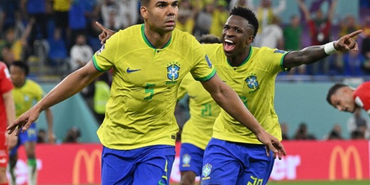 Brasil vence a Suíça com golaço de Casemiro e garante vaga nas oitavas da Copa