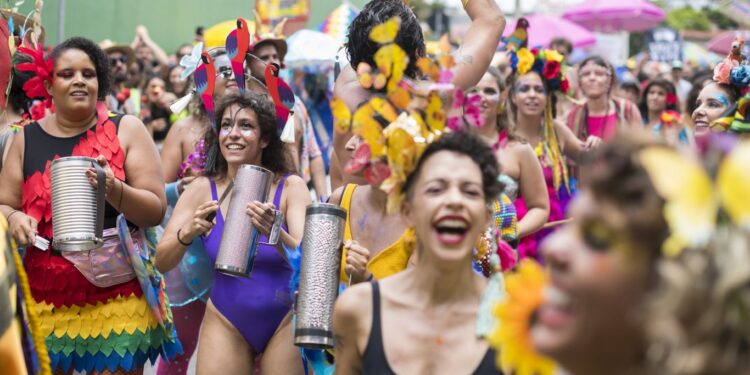 Carnaval: 476 blocos se cadastram para desfilar em BH em 2023