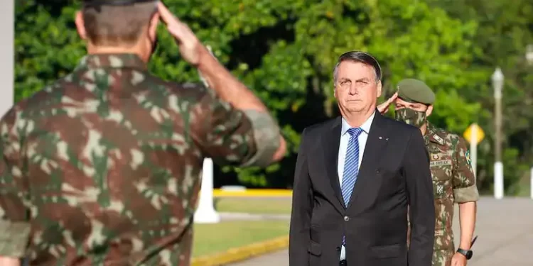 Após reclusão, Bolsonaro chega a Resende para formatura da AMAN