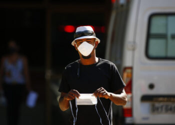 Covid-19: infectologistas defendem volta das máscaras e mais vacinação