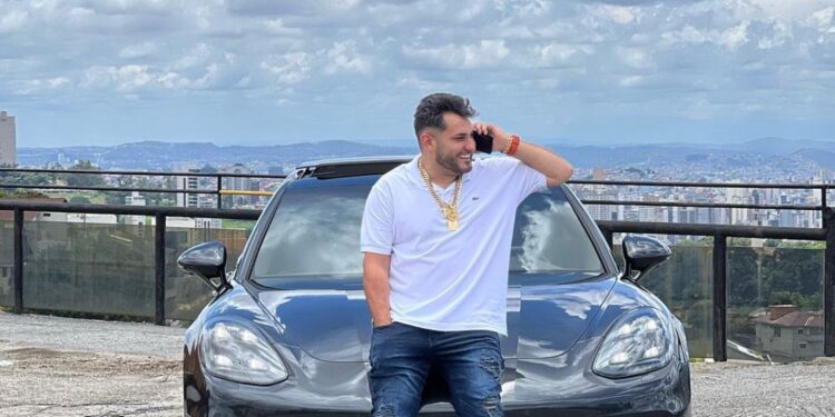 Influencer Arnon do Grau é solto após determinação judicial