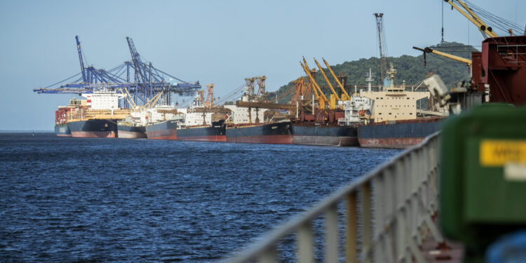 Balança comercial tem superávit de US$ 1,833 bi na 3ª semana de novembro