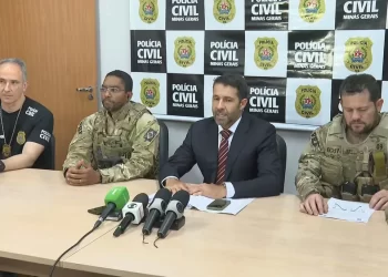 Polícia investiga grupo suspeito de distribuir drogas no país; quatro homens estão foragidos