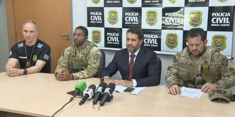 Polícia investiga grupo suspeito de distribuir drogas no país; quatro homens estão foragidos