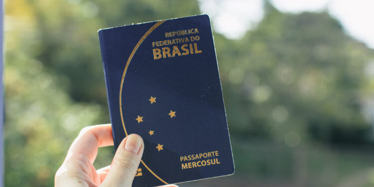 Por falta de dinheiro Policia Federal suspende emissão de Passaportes