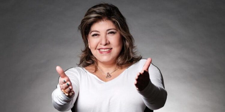 Roberta Miranda oferece recompensa para encontrar guitarra extraviada