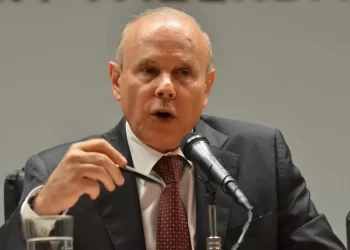 Condenado pelo TCU, Mantega só poderá ser voluntário na transição de governo