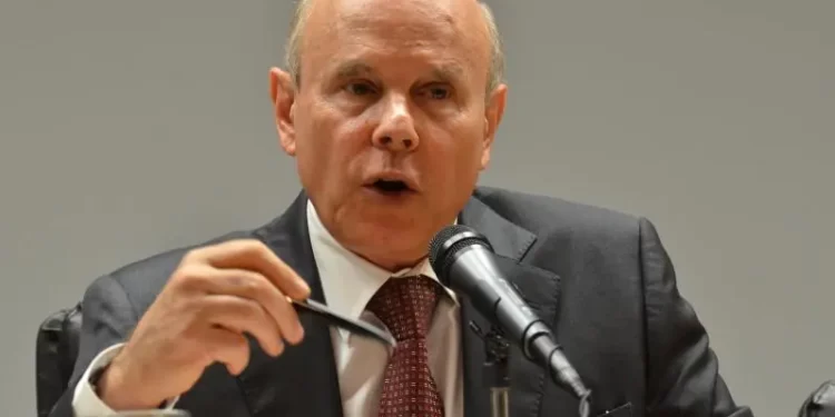 Condenado pelo TCU, Mantega só poderá ser voluntário na transição de governo