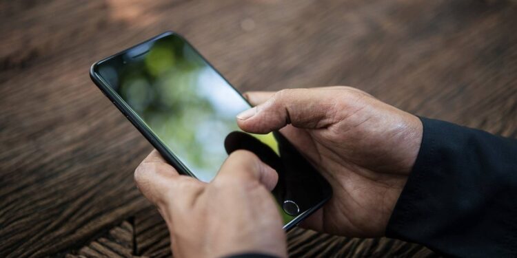 Operadora de telefonia é multada em R$ 864 mil pelo Procon-MG