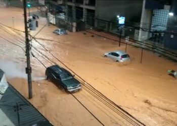 Chuva causa alagamentos em João Monlevade, Região Central de MG