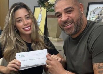 Adriano Imperador e Micaela Mesquita se casam no civil