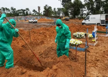 Registros de óbitos no Brasil crescem 14% nos 10 primeiros meses de 2022;