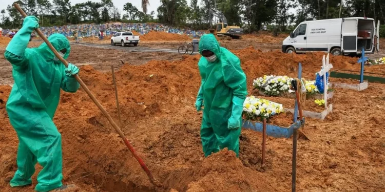 Registros de óbitos no Brasil crescem 14% nos 10 primeiros meses de 2022;