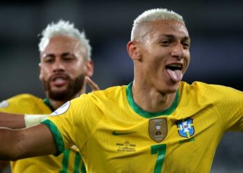 Brasil vence a Sérvia com 2 gols de Richarlison em estreia na Copa do Mundo