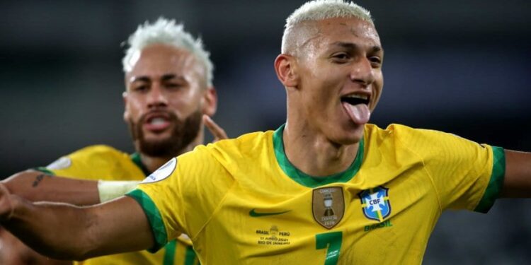 Brasil vence a Sérvia com 2 gols de Richarlison em estreia na Copa do Mundo