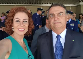 Após polêmica em jantar, Zambelli e Bolsonaro reaparecem juntos em SP
