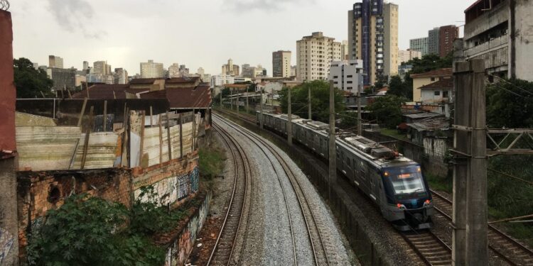 Metrô de BH volta a funcionar após nove dias de greve