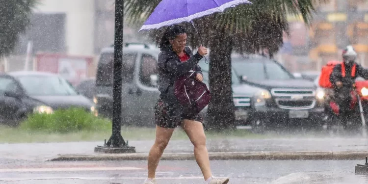 Terça-feira deve ser de chuva em Belo Horizonte