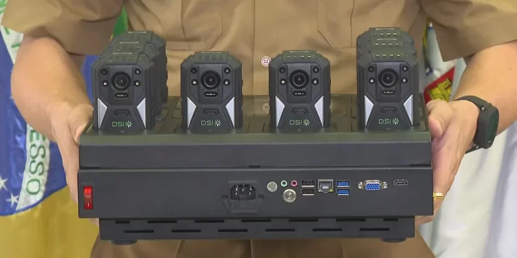 Policiais militares de Minas Gerais começam a usar câmeras nas fardas