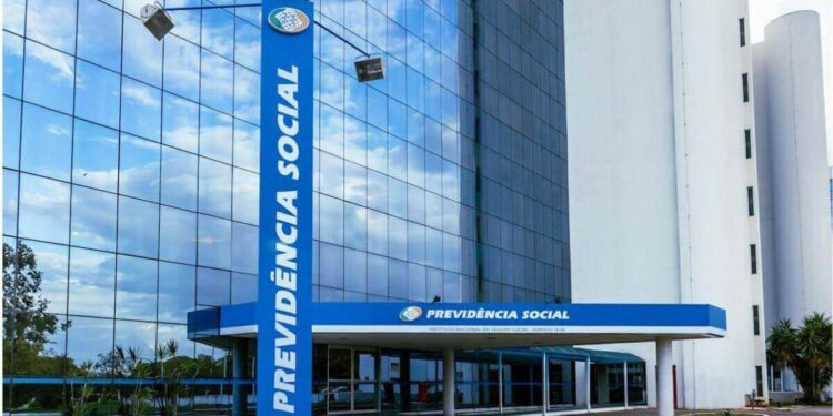 INSS avisa governo que deve parar atividades nesta quarta por falta de recursos