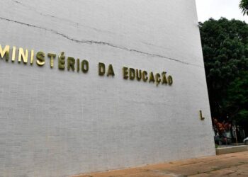 MEC não tem dinheiro pra pagar milhares de residentes e bolsistas da Capes