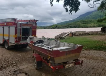 Bombeiros procuram por jovem que pulou no rio Doce, em Governador Valadares
