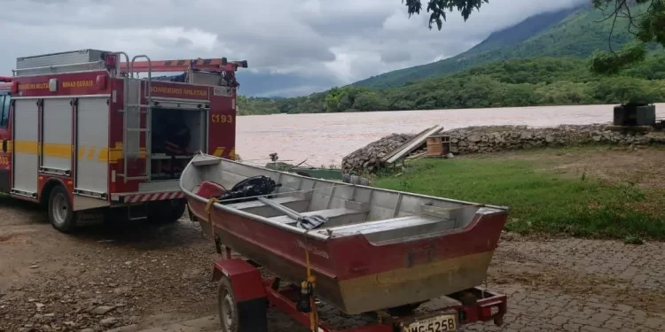 Bombeiros procuram por jovem que pulou no rio Doce, em Governador Valadares