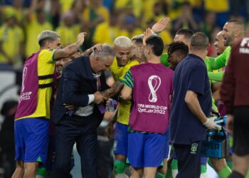 Imprensa estrangeira se encanta com Brasil: Que time é esse!!!