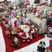 Colecionadora decora casa com 440 papais noéis em BH; ‘É difícil escolher um preferido’