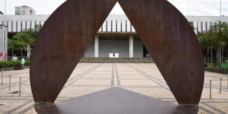 Justiça determina bloqueio de R$ 310 mil de três deputados de Minas Gerais